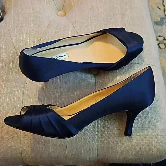 Nina New York Rhiyana Navy Peep Toe Satin pumps Size 10W. - Picture 3 of 7